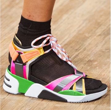 Footwear, Shoe, Ankle, Sneakers, Plimsoll shoe, Street fashion, Fashion accessory, Calf, 