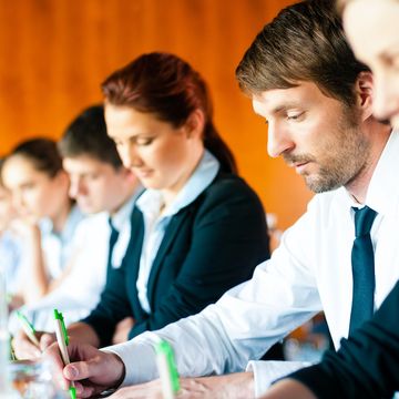 alumnos en una formación de negocios