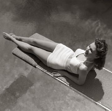 mujer piscina pelo