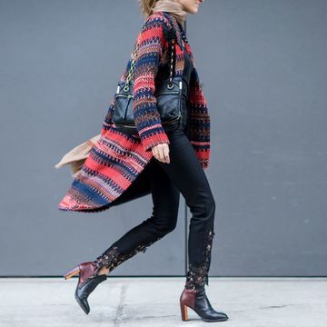 Sleeve, Textile, Plaid, Joint, Outerwear, Tartan, Style, Street fashion, Knee, Pattern, 